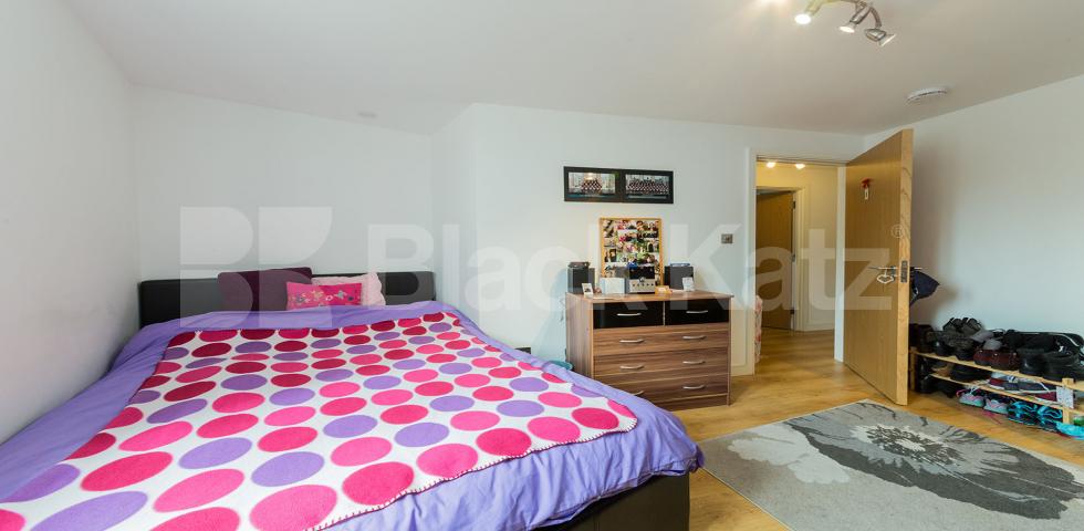 			3 Bedroom, 1 bath, 1 reception Apartment			 Criterion Mews, ARCHWAY N19